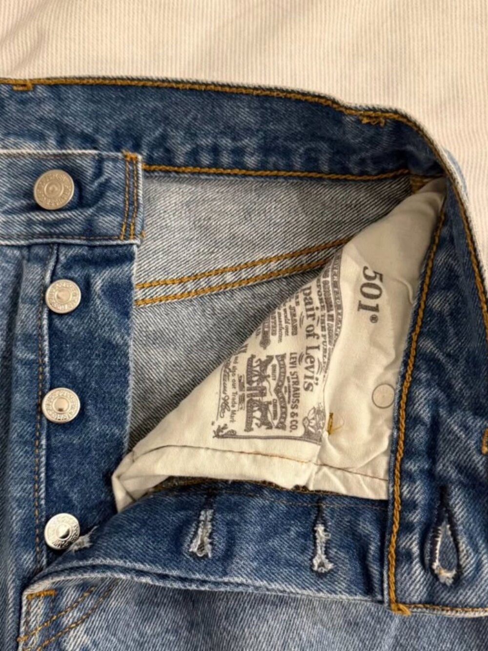 LEVI'S 501 RIPPED JEAN - Picture 3 of 7